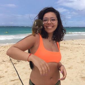 Meet your Posher, Claudia